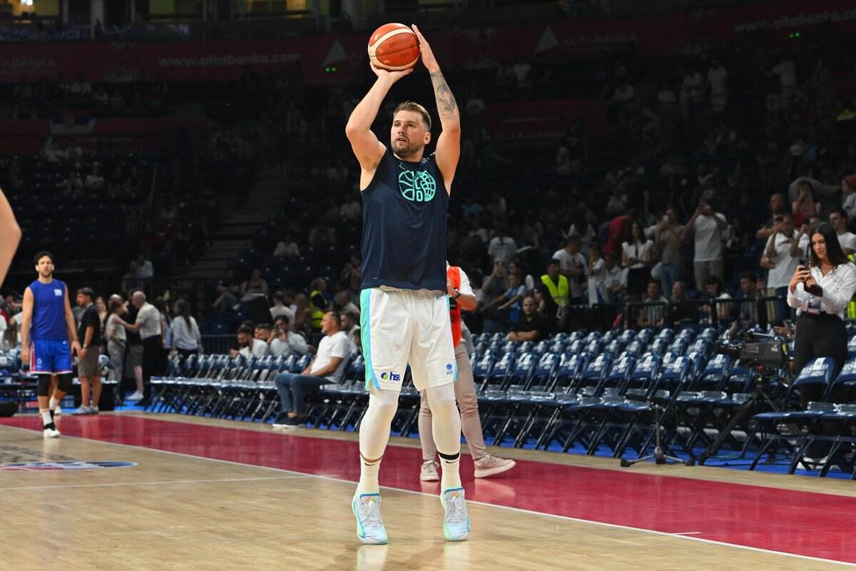 Zagrevanje pred utakmicu Srbija-Slovenija (23).JPG