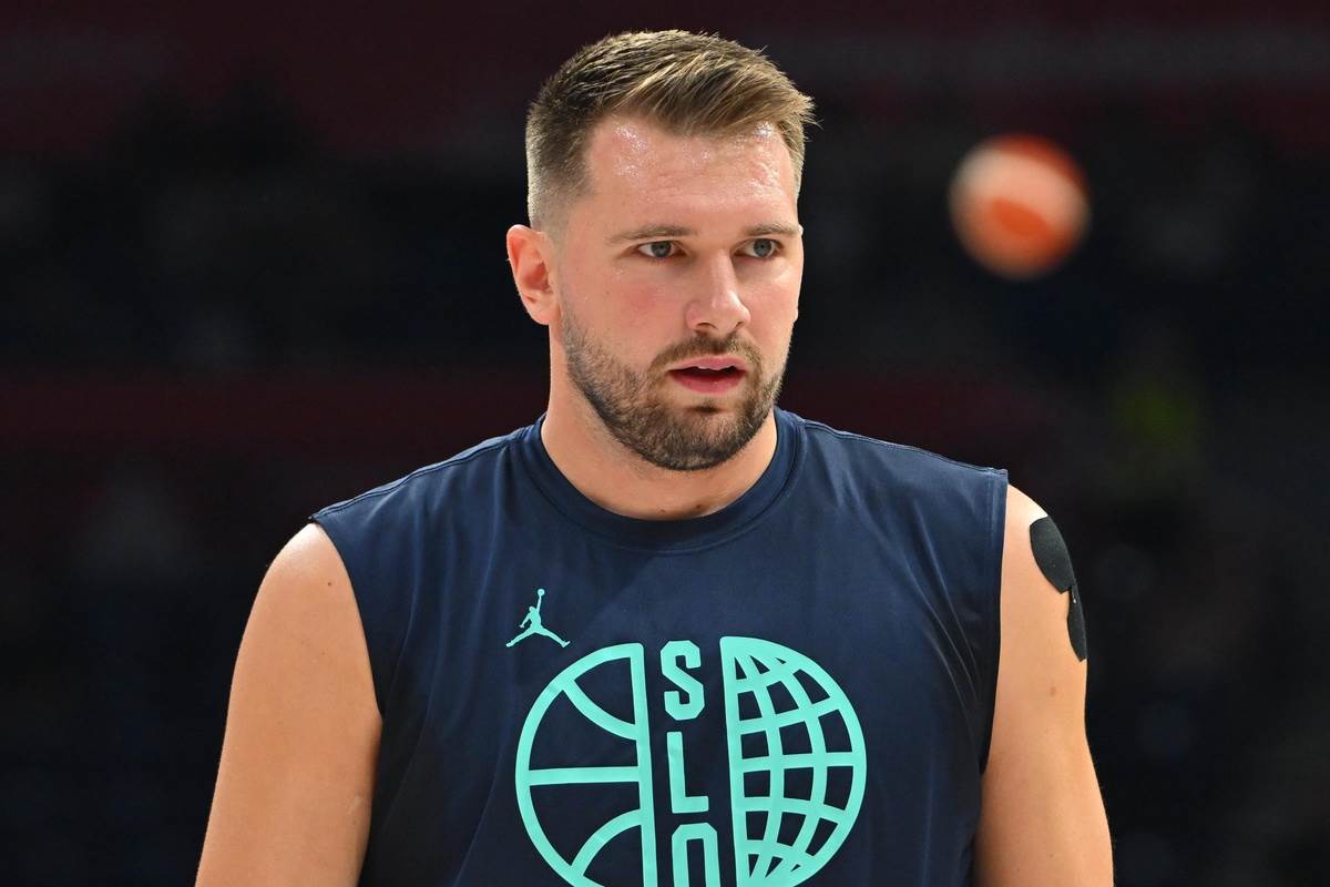 Zagrevanje pred utakmicu Srbija-Slovenija (24).JPG