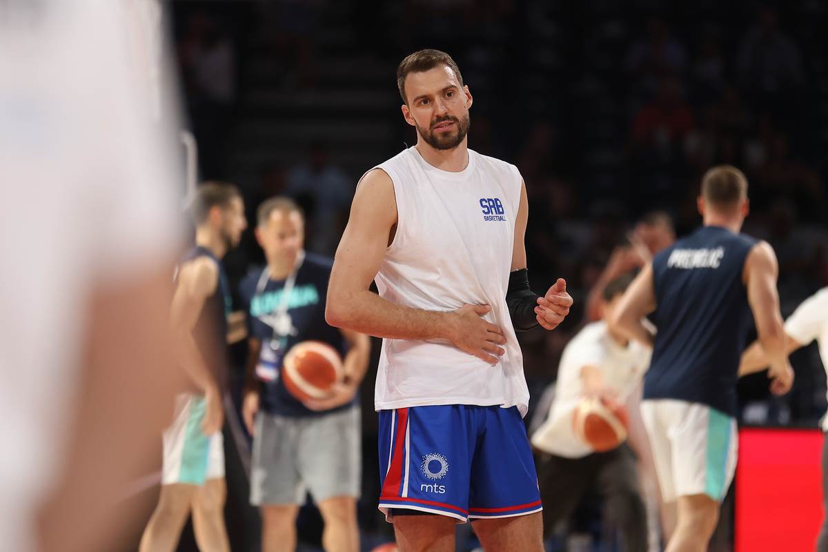 Zagrevanje pred utakmicu Srbija-Slovenija (16).JPG