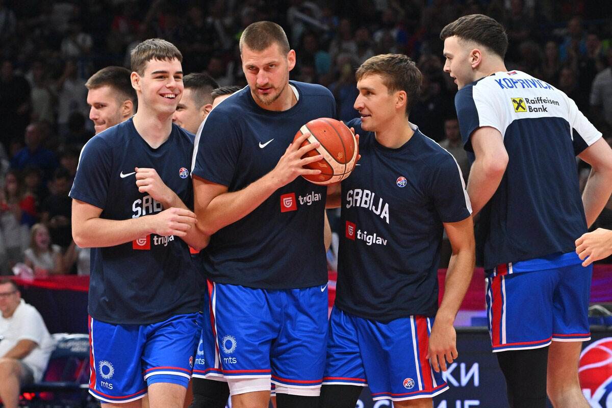 Zagrevanje pred utakmicu Srbija-Slovenija (3).jpg