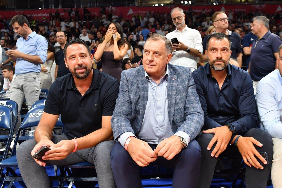 Milorad Dodik, Igor Dodik i Vuk Radivojević na Srbija Slovenija