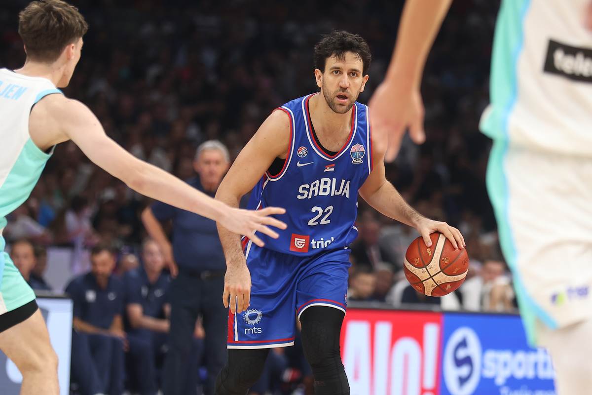 Vasilije Micić na utakmici Srbija Slovenija