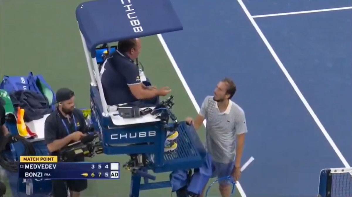 Medvedev svađa sa sudijom (1).jpg
