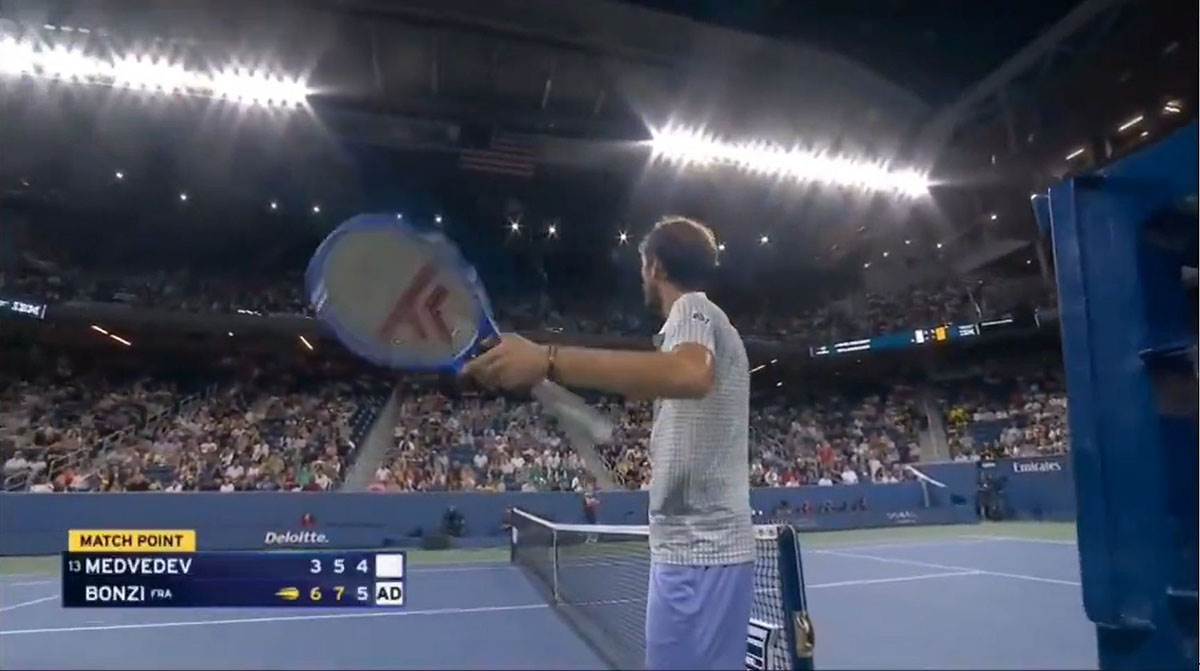 Medvedev svađa sa sudijom (5).jpg