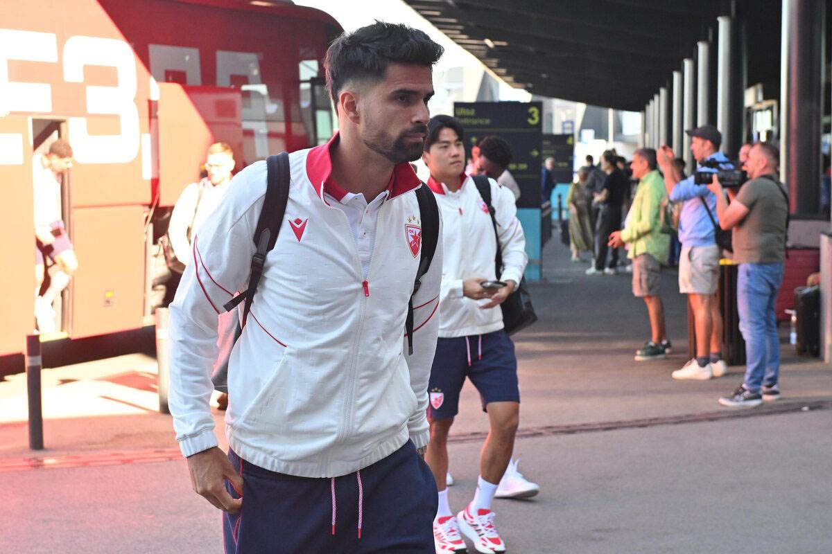 Crvena Zvezda na aerodromu (2) copy.jpg