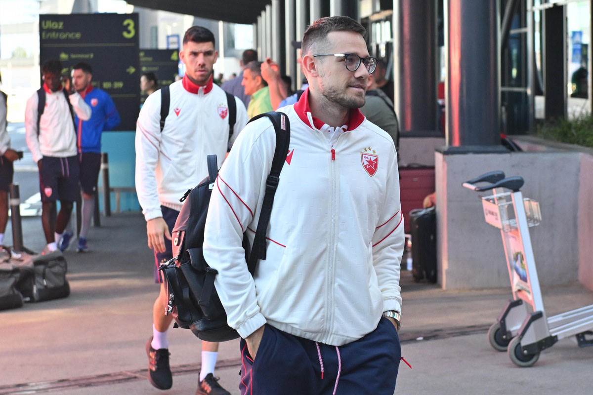 Crvena Zvezda na aerodromu (4) copy.jpg