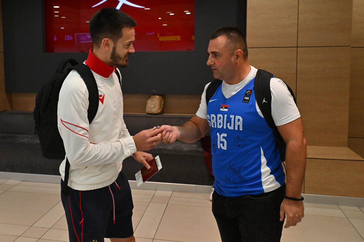 Crvena Zvezda na aerodromu (6) copy.jpg