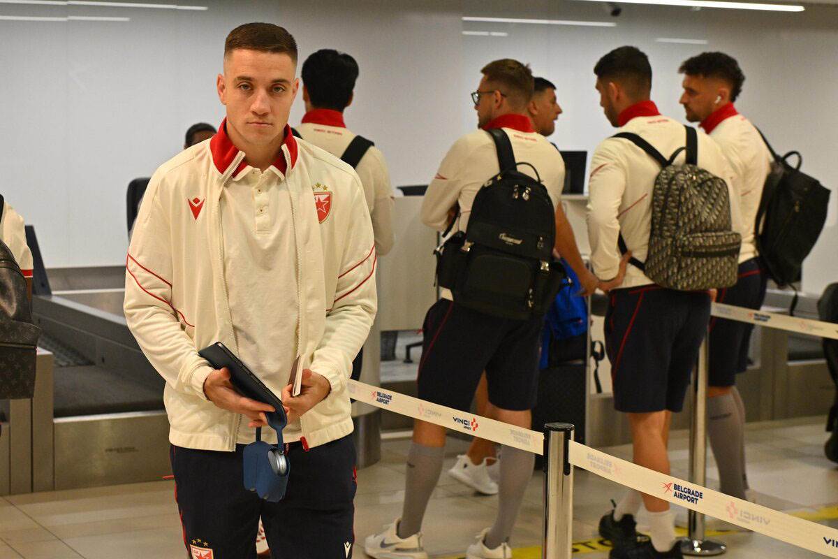 Crvena Zvezda na aerodromu (7) copy.jpg