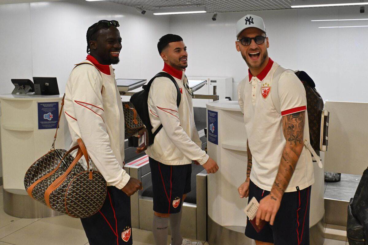 Crvena Zvezda na aerodromu (8) copy.jpg