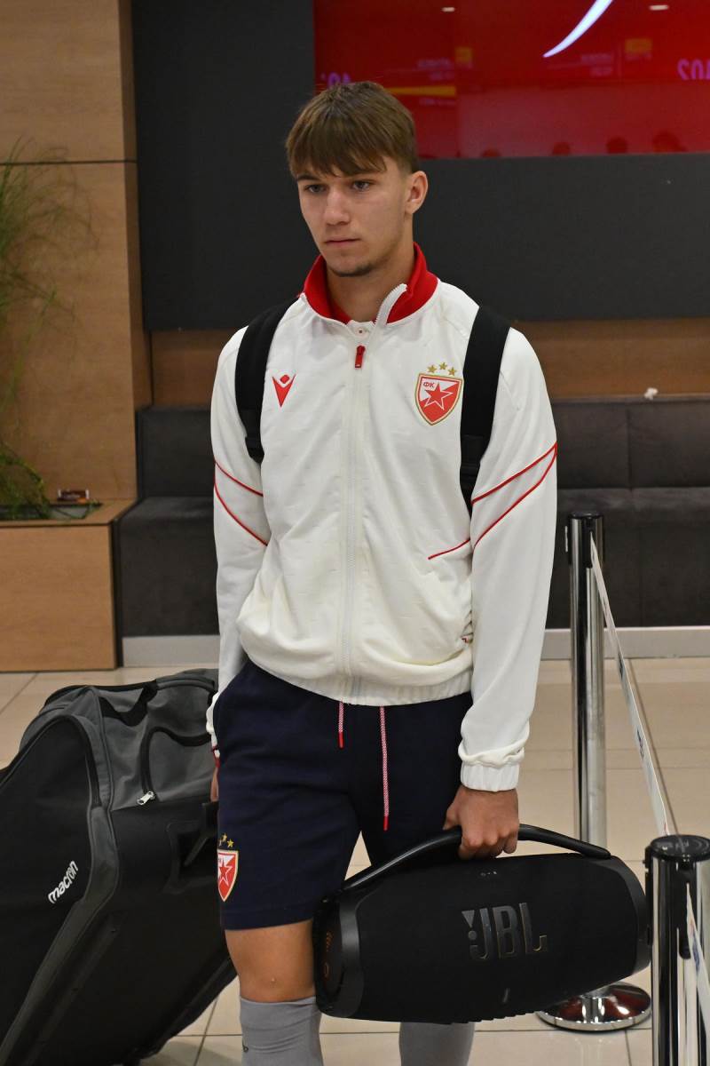 Crvena Zvezda na aerodromu (9) copy.jpg