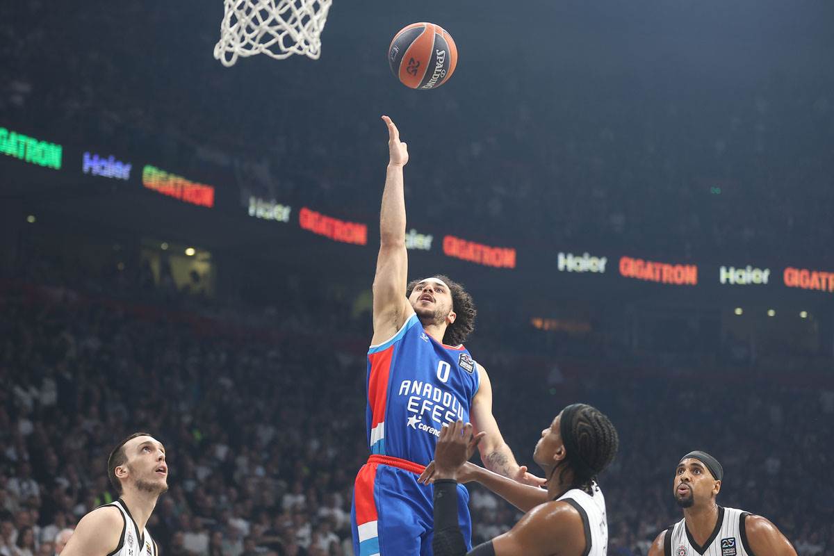 Šejn Larkin (3).jpg