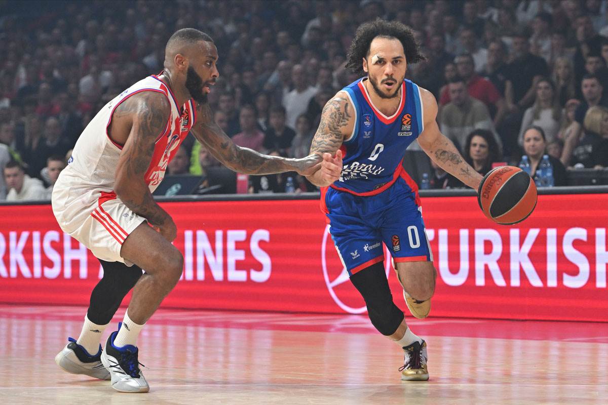 Šejn Larkin (8).jpg