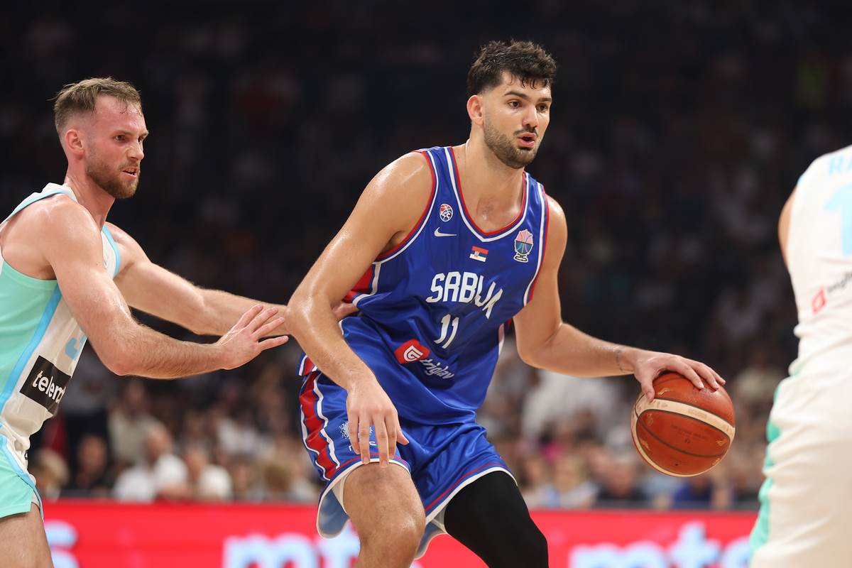 Tristan Vukčević protiv Slovenije na pripremama za Eurobasket