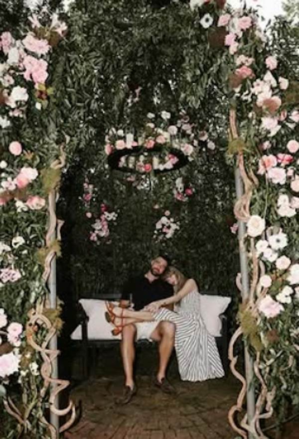 Tejlor Svift i Trevis Kelsi veridba