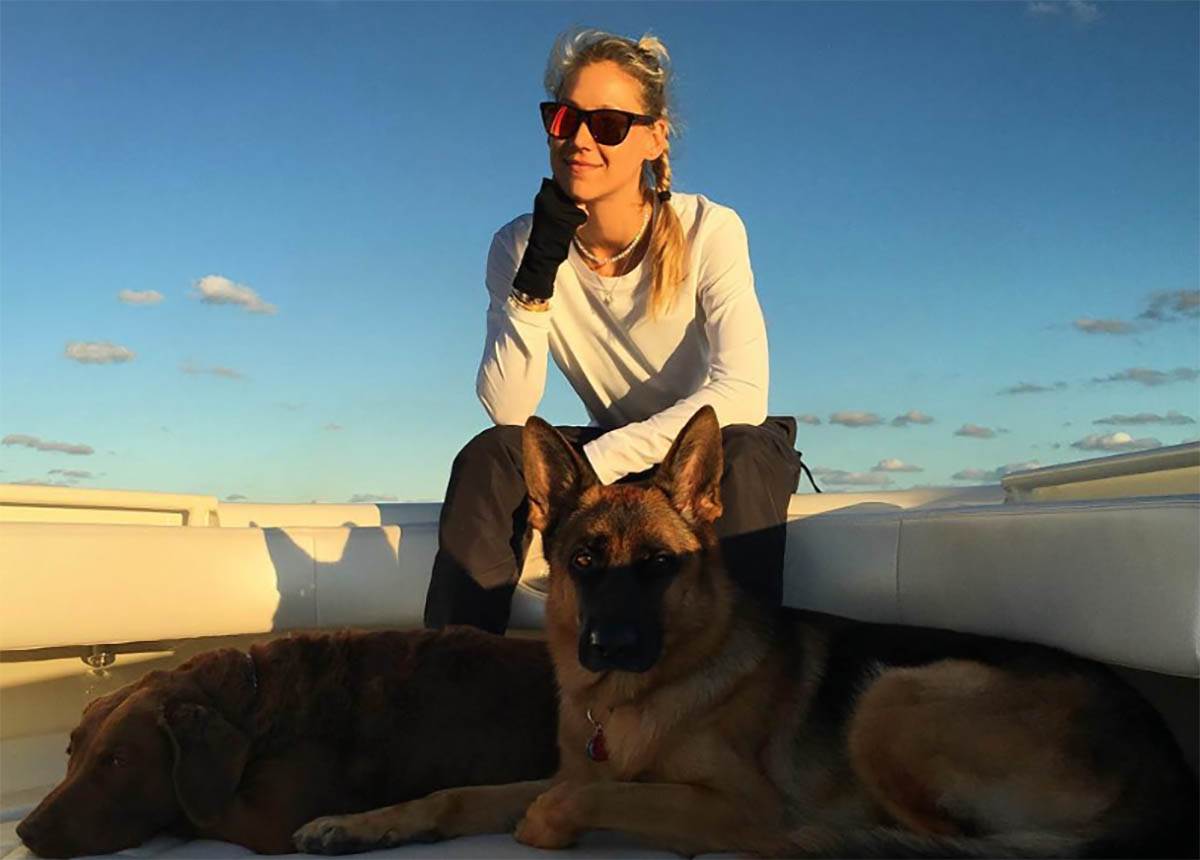 Ana Kurnjikova (2).jpg