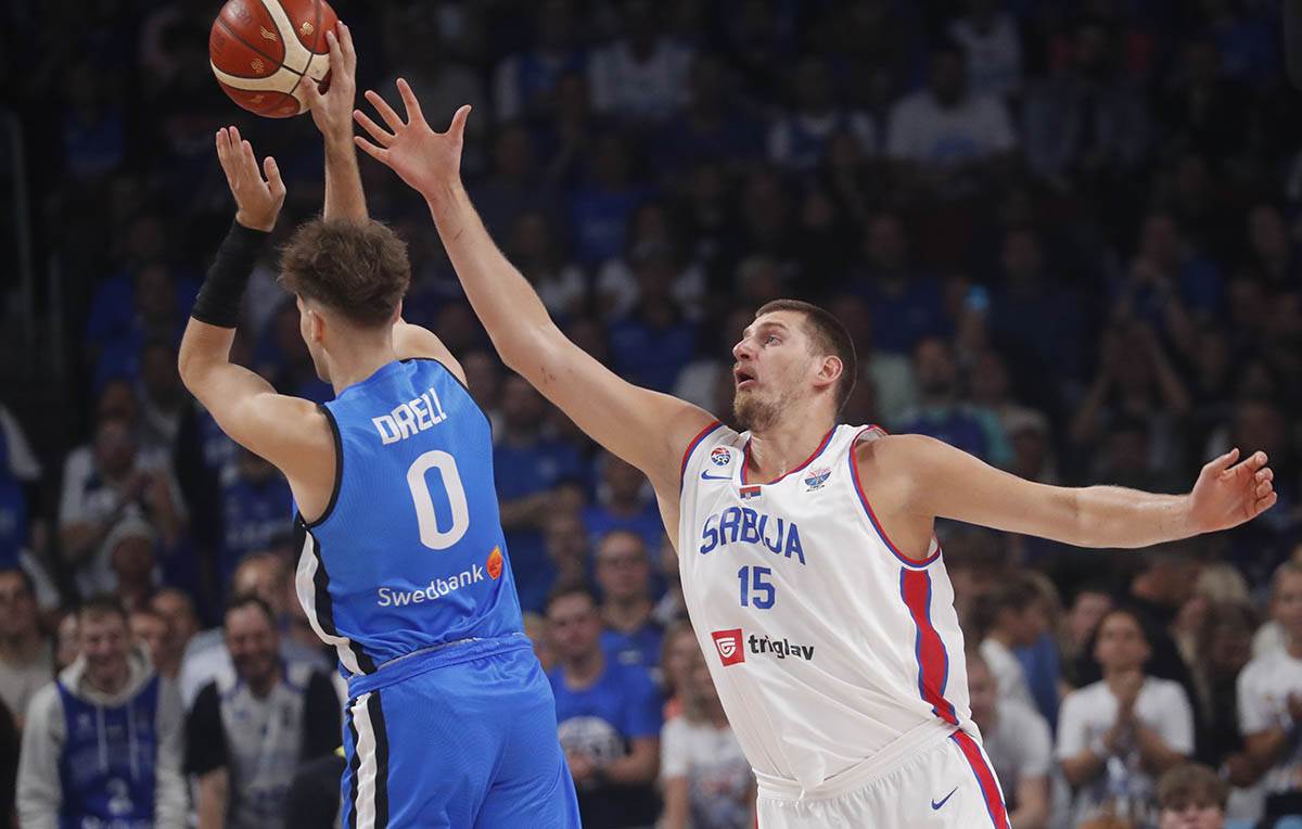Nikola Jokić na meču protiv Estonije