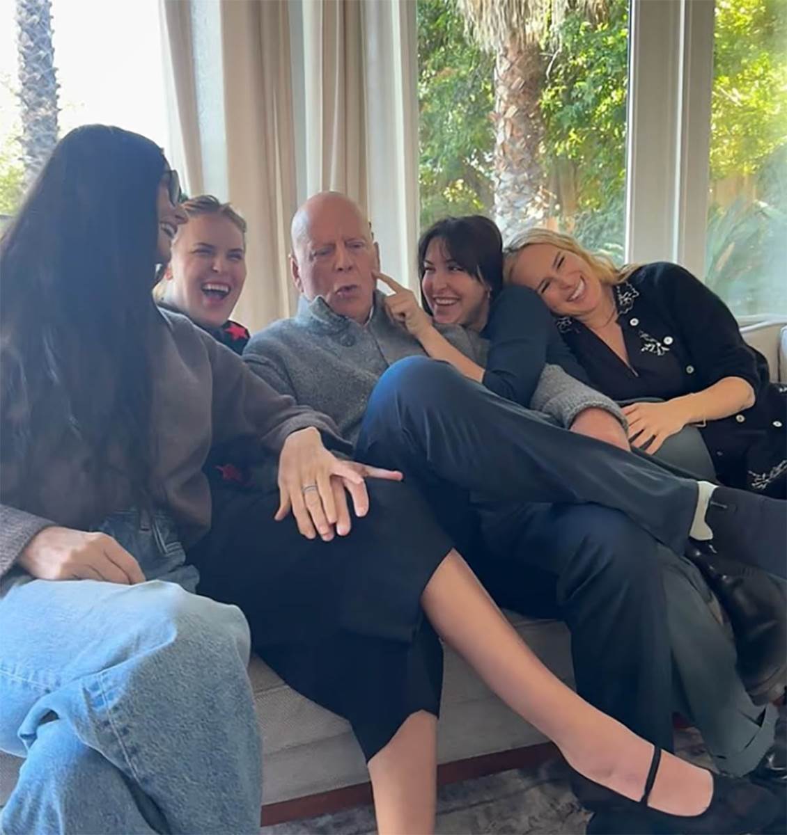 Brus Vilis supruga Ema Heming Vilis ćerke (3).jpg