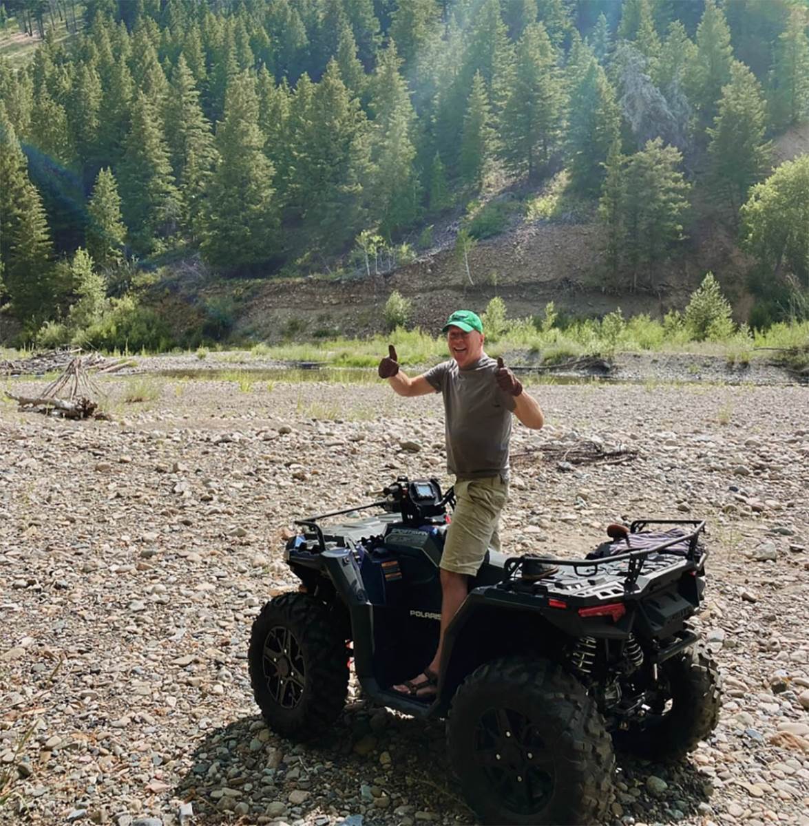 Brus Vilis supruga Ema Heming Vilis ćerke (8).jpg