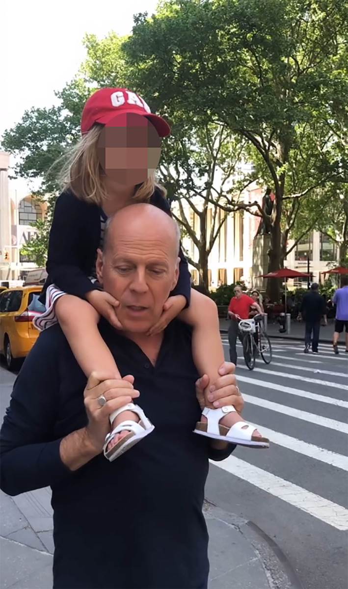 Brus Vilis supruga Ema Heming Vilis ćerke (10).jpg