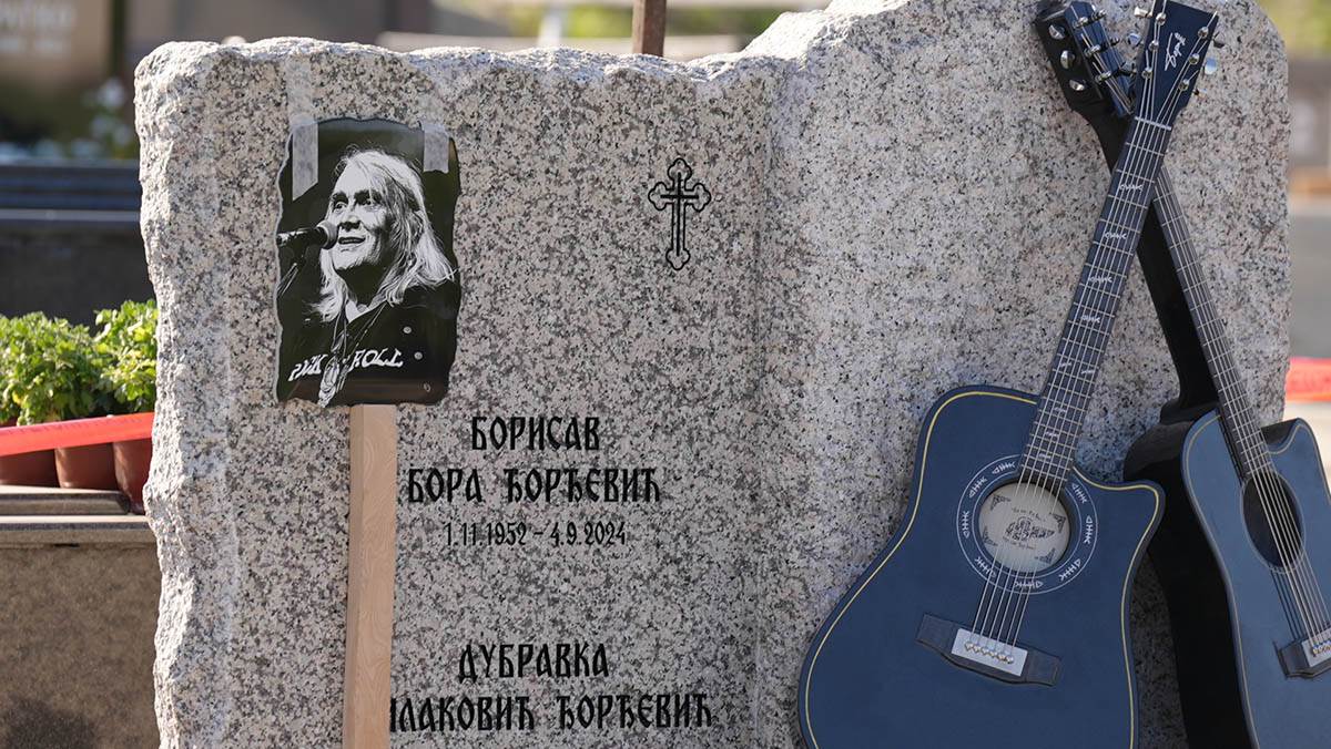 podignut spomenik Bori Čorbi (2).jpg