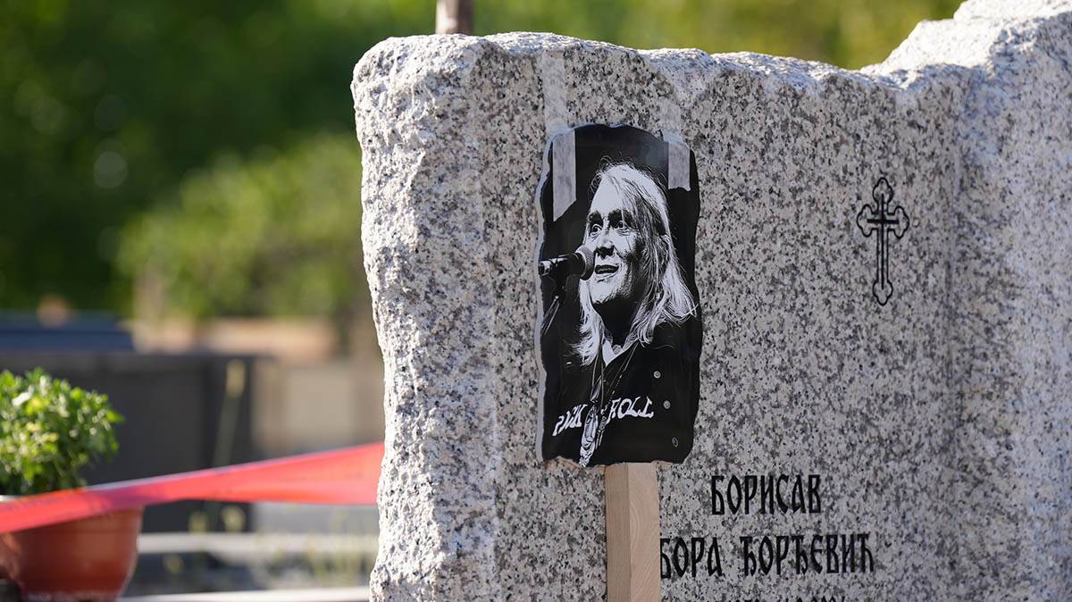 podignut spomenik Bori Čorbi (3).jpg