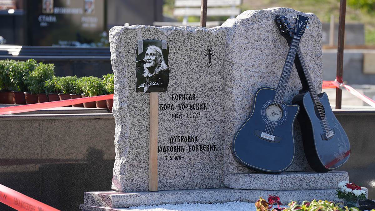 podignut spomenik Bori Čorbi (6).jpg