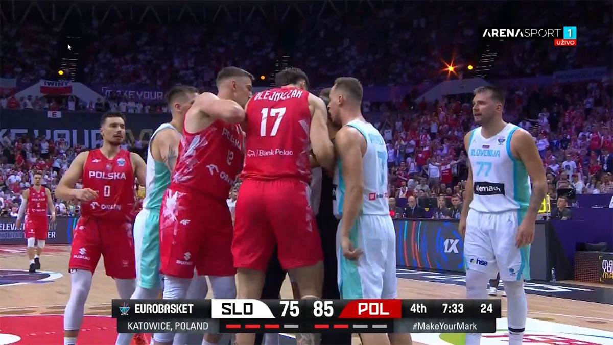 Luka Dončić tuča na Eurobasketu (7).jpg