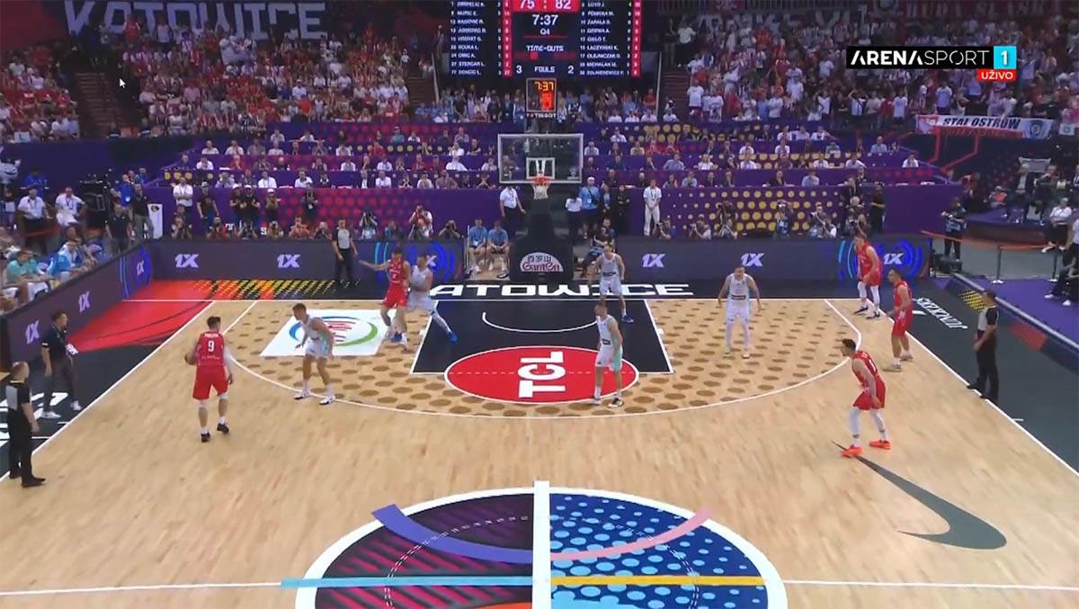 Luka Dončić tuča na Eurobasketu (10).jpg