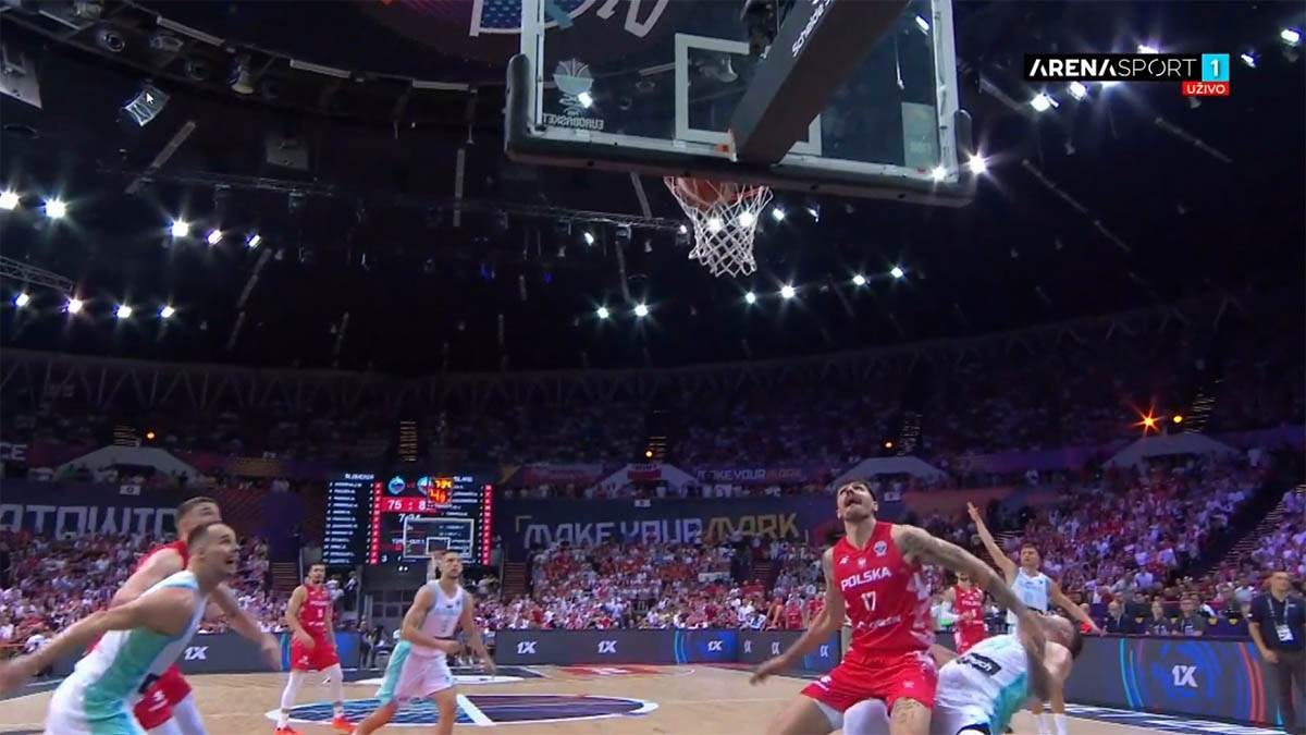 Luka Dončić tuča na Eurobasketu (15).jpg