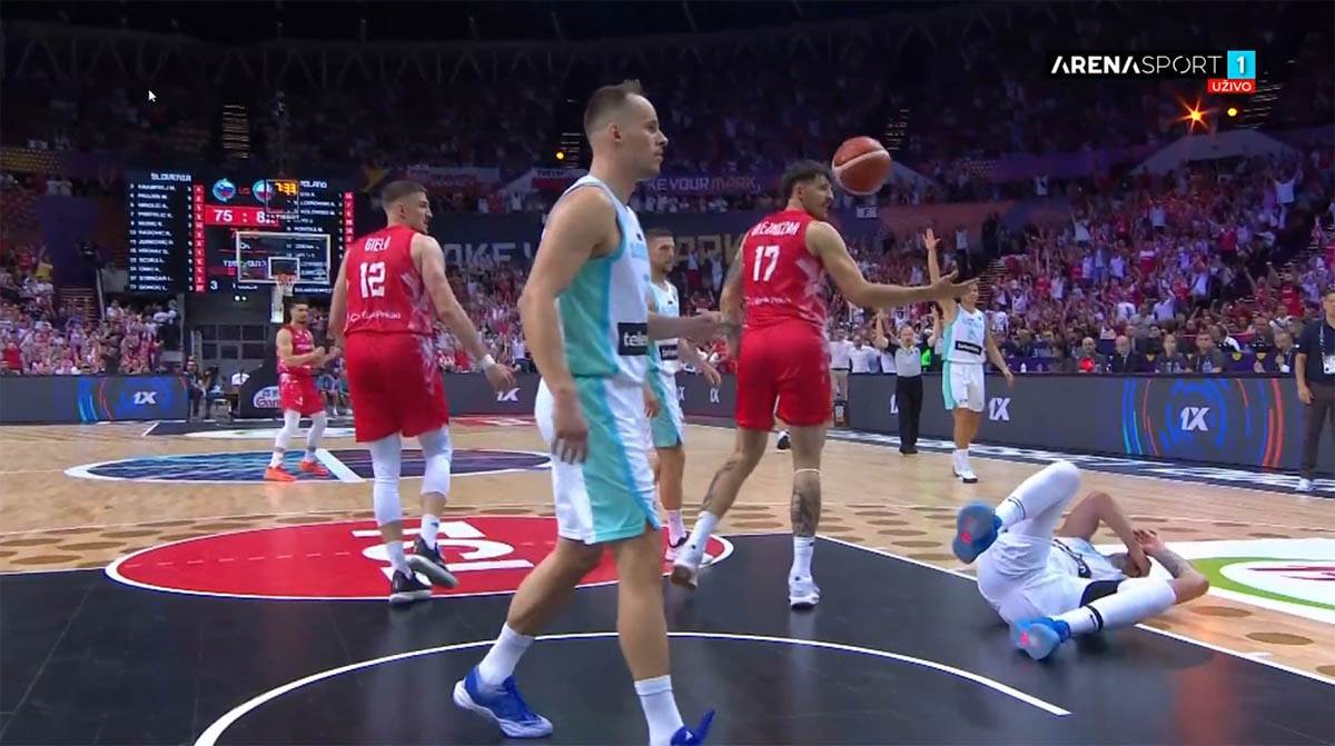 Luka Dončić tuča na Eurobasketu (1).jpg