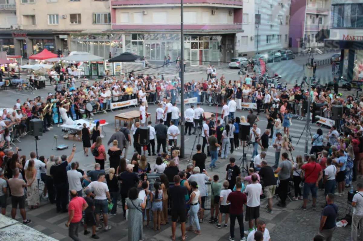 Pljeskavica od 90 kilograma 4.jpg