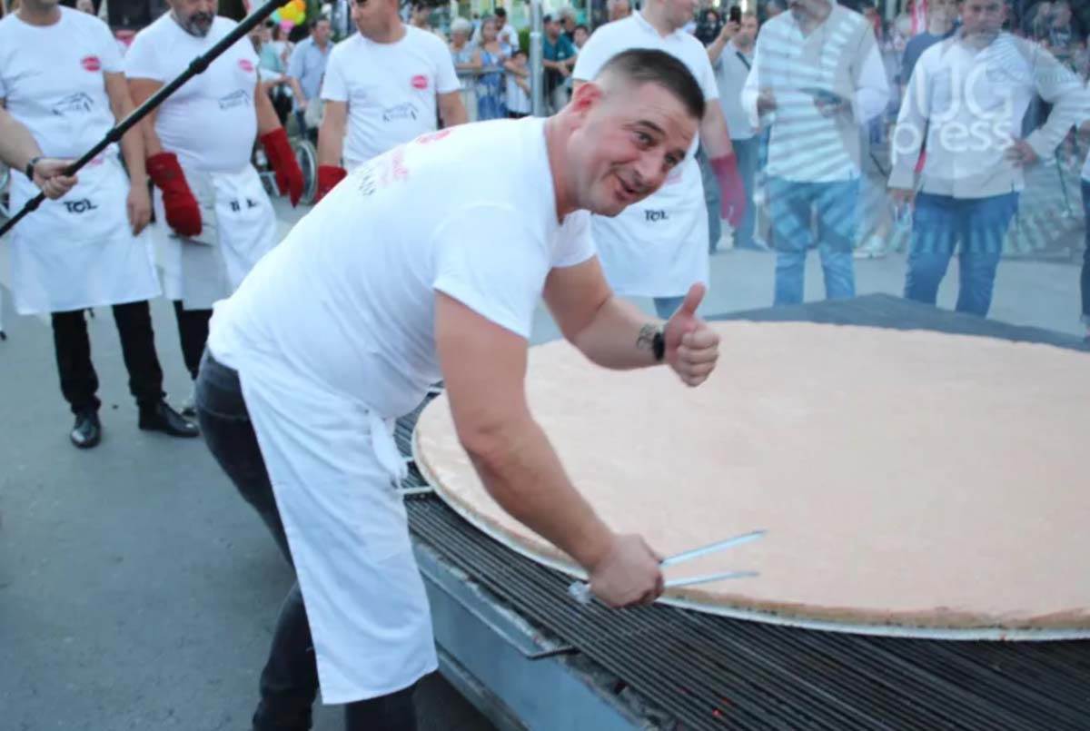 Pljeskavica od 90 kilograma 5.jpg