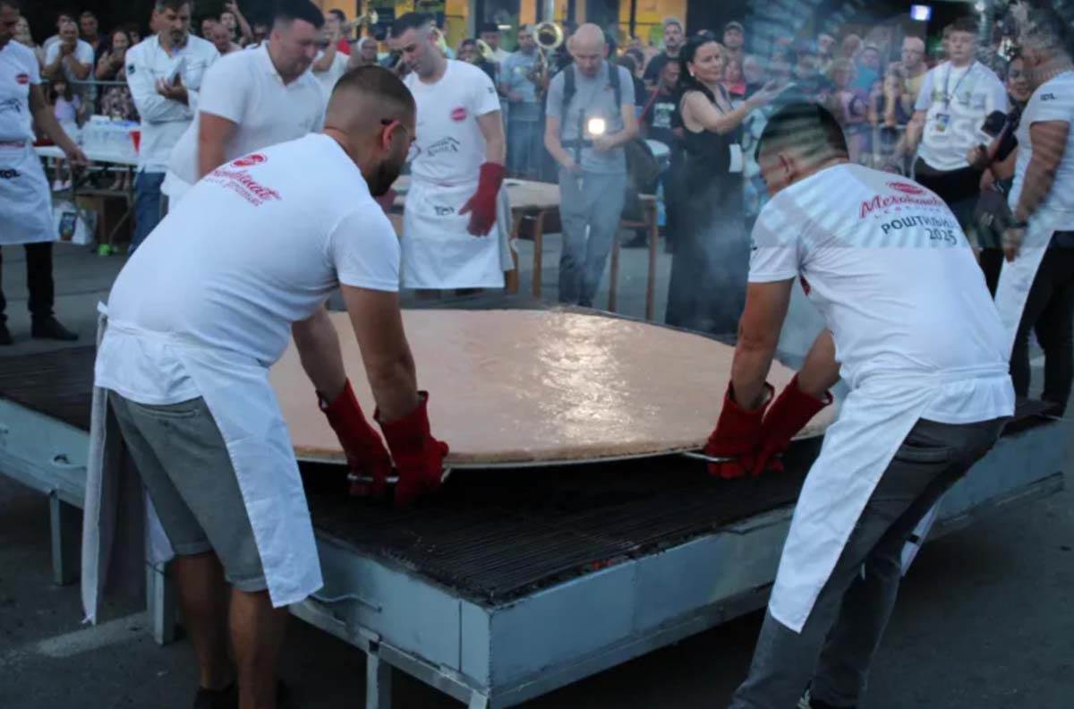 Pljeskavica od 90 kilograma 6.jpg