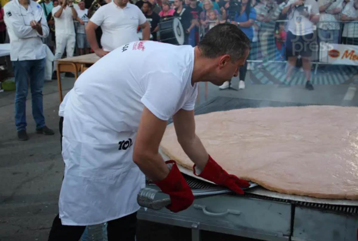 Pljeskavica od 90 kilograma 8.jpg