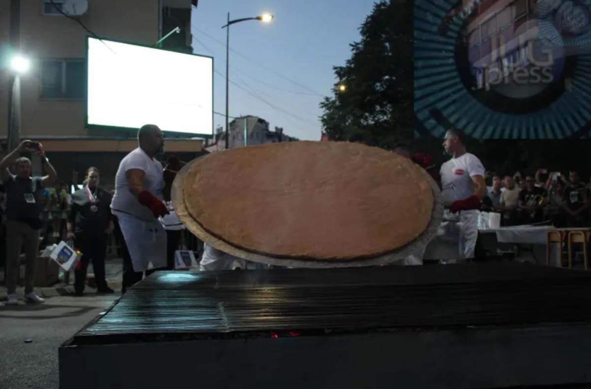 Pljeskavica od 90 kilograma 10.jpg