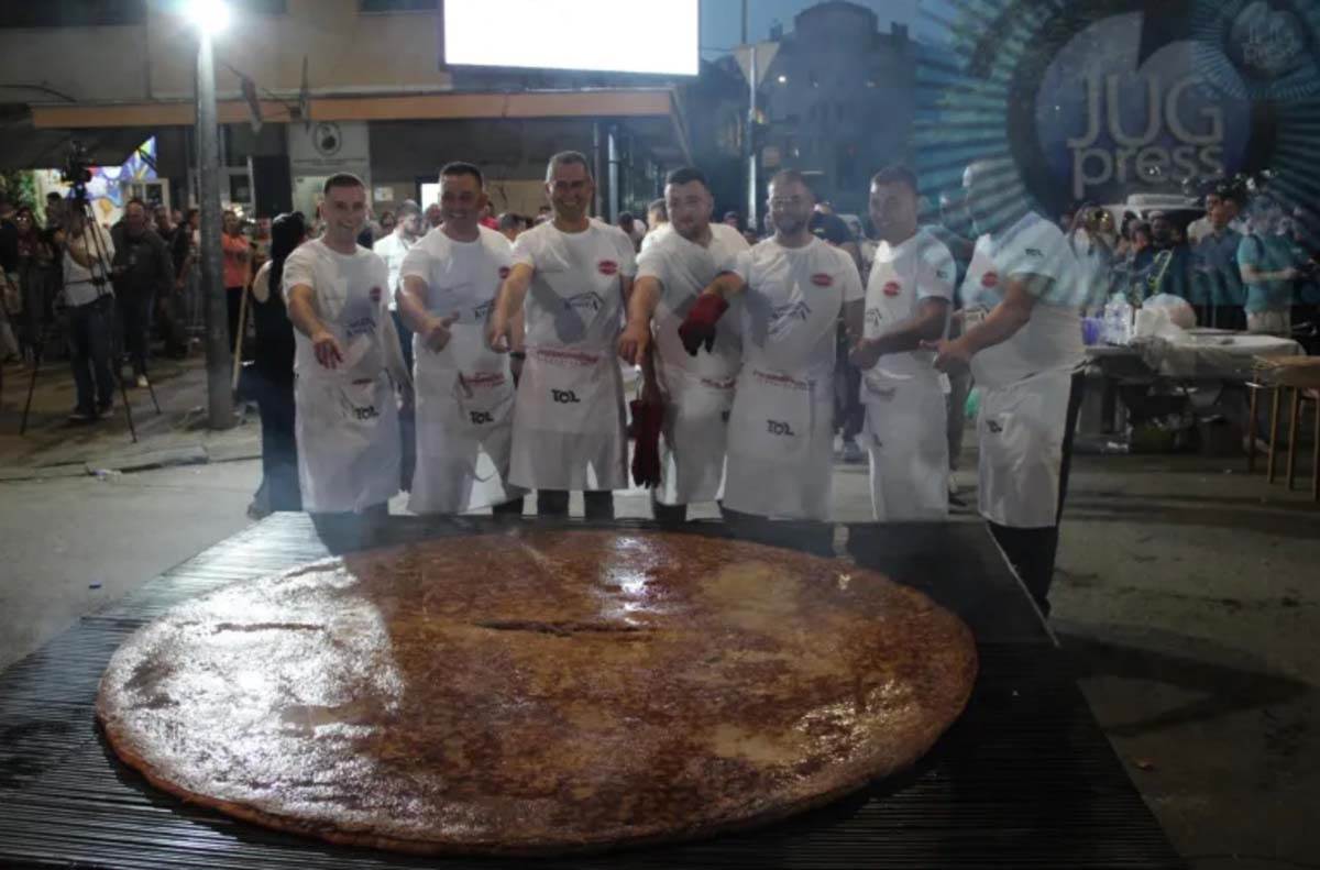 Pljeskavica od 90 kilograma 13.jpg