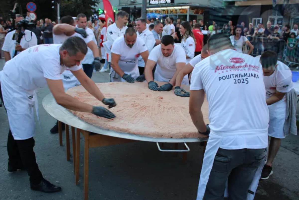 Pljeskavica od 90 kilograma 15.jpg