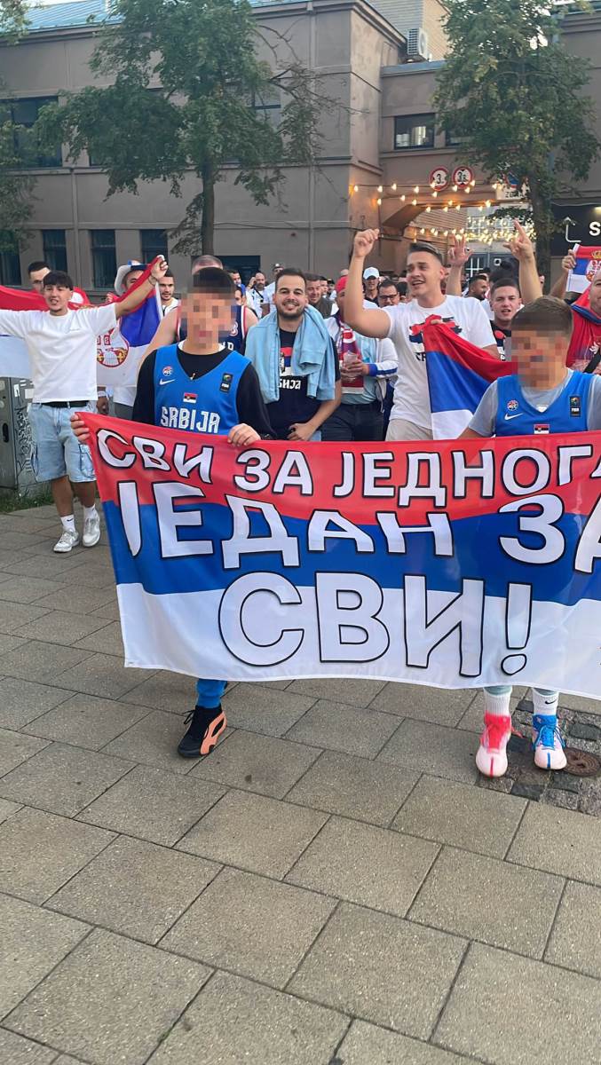 Navijači Srbije pred meč sa Portugalom  (5).jpg