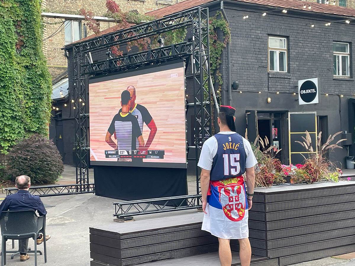 Navijači Srbije pred meč sa Portugalom  (6).jpg