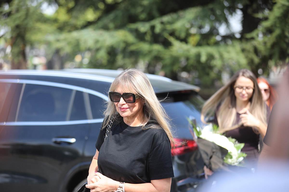 Porodica Popović je stigla na pomen (7).jpg