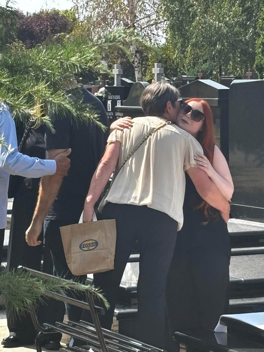 Porodica Popović je stigla na pomen (3).jpg