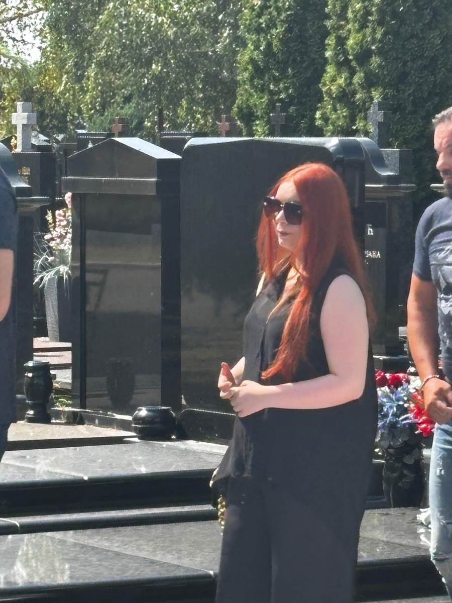 Porodica Popović je stigla na pomen (4).jpg