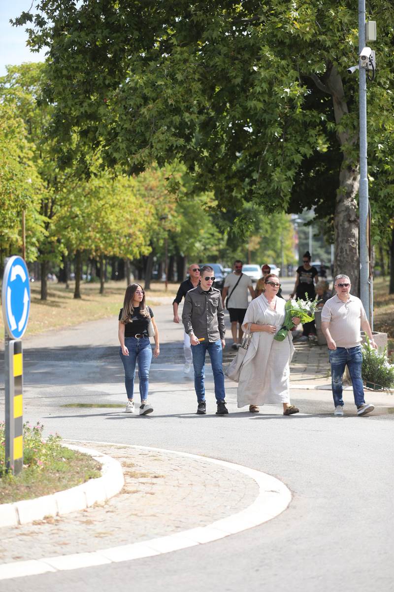 Ana Bekuta sa porodicom (3).jpg