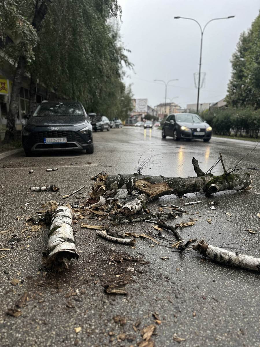 Jako olujno nevreme napravilo haos u Čačku (1).jpg