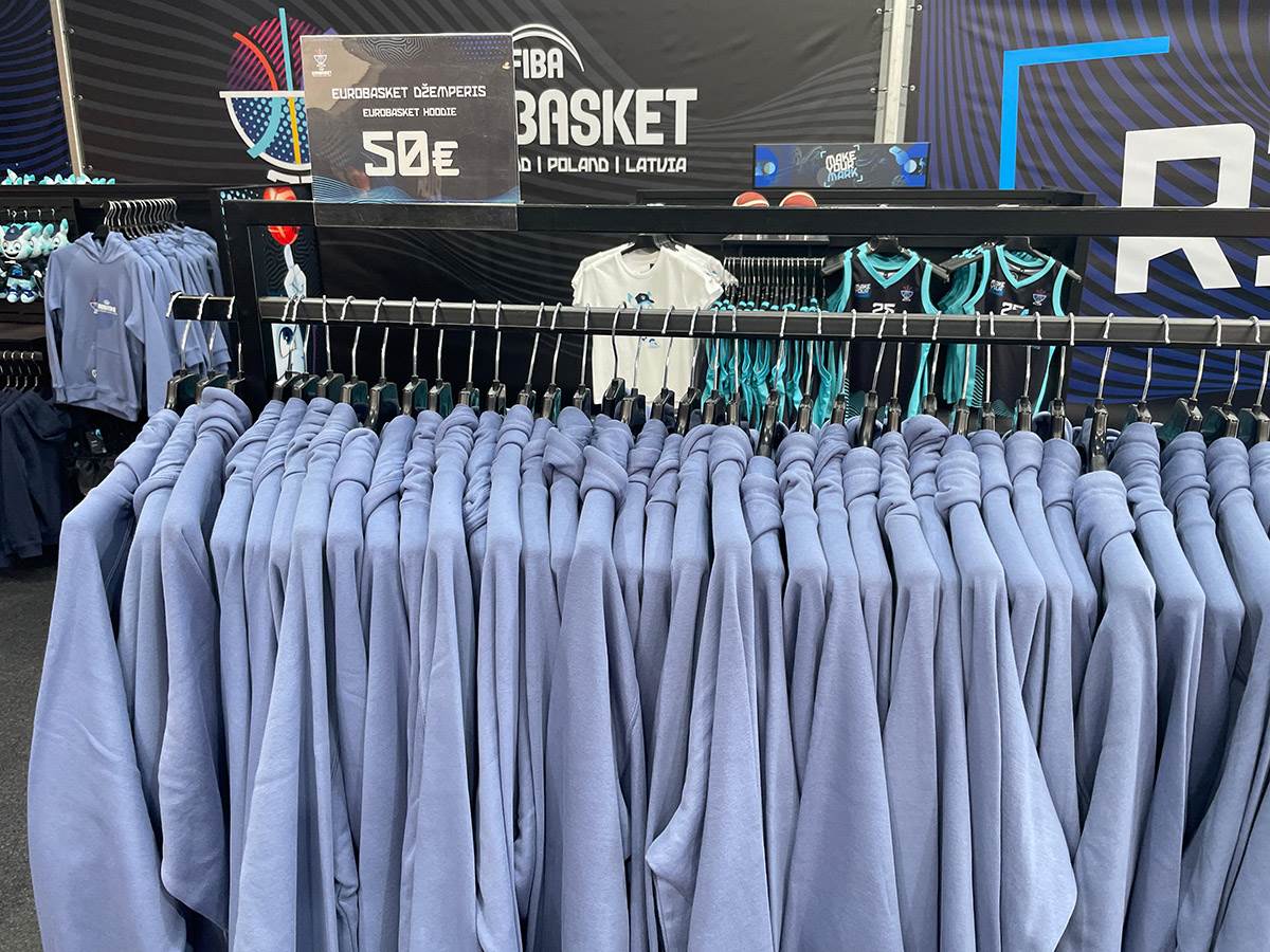 Zvanična prodavnica na Eurobasketu (4).jpg