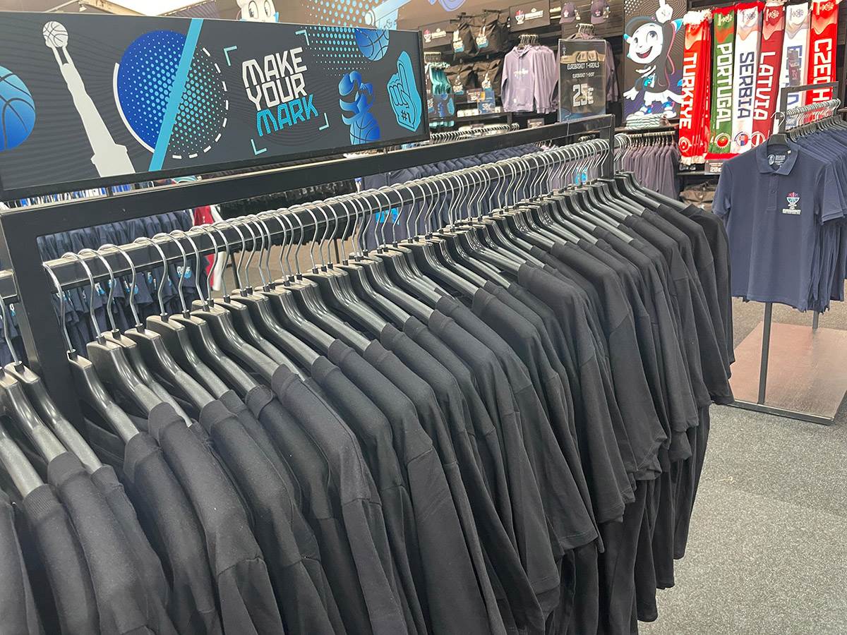 Zvanična prodavnica na Eurobasketu (5).jpg