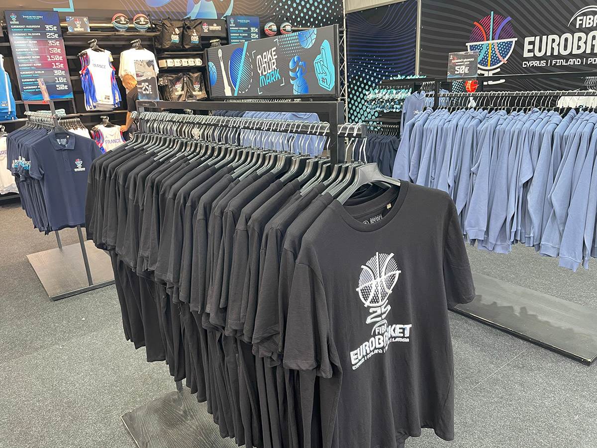 Zvanična prodavnica na Eurobasketu (6).jpg