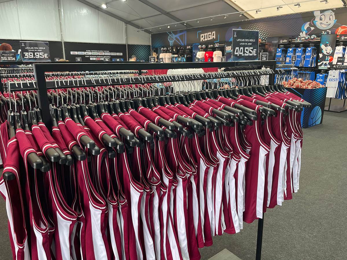 Zvanična prodavnica na Eurobasketu (10).jpg