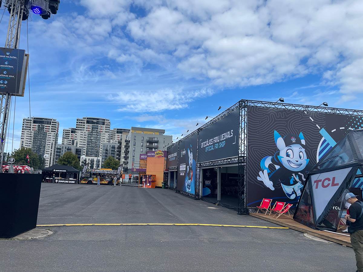 Zvanična prodavnica na Eurobasketu (13).jpg