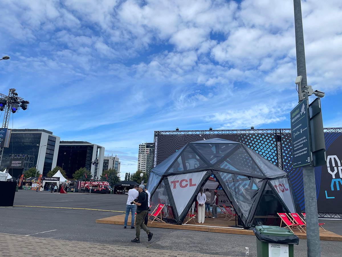 Zvanična prodavnica na Eurobasketu (15).jpg